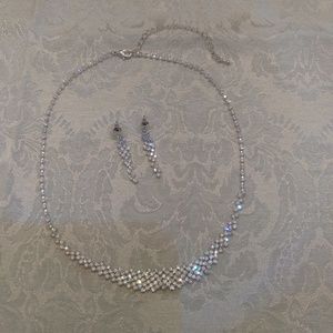 Luxurious Bridal Set Swarovski Neclace/Earrings